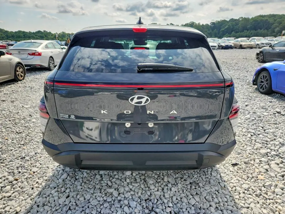 2025 HYUNDAI KONA SE  