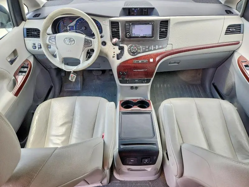 2013 TOYOTA SIENNA   