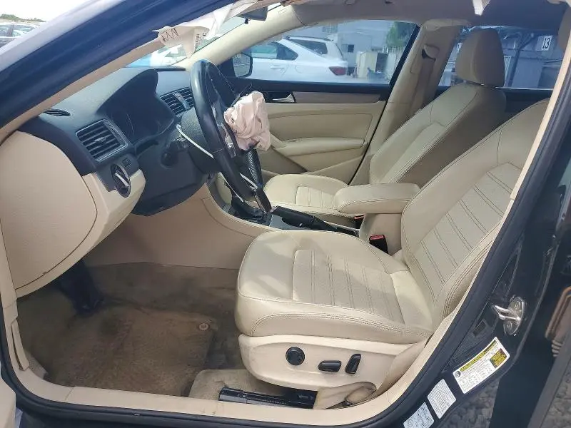 2015 VOLKSWAGEN PASSAT SE  