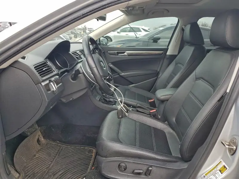 2018 VOLKSWAGEN PASSAT SE  