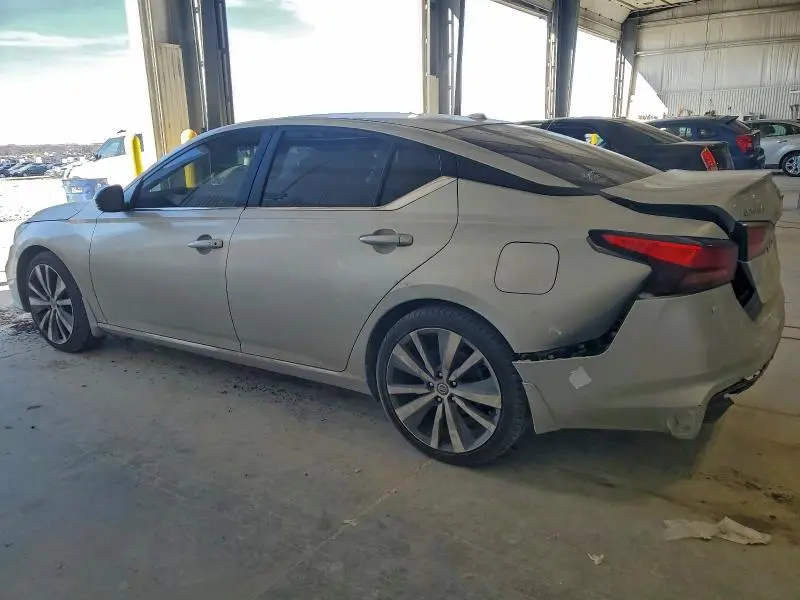 2019 NISSAN ALTIMA SR  
