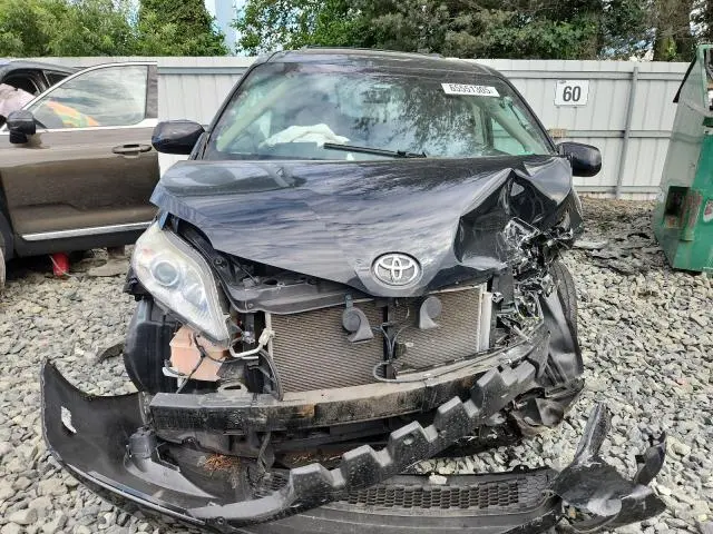 2017 TOYOTA SIENNA XLE  