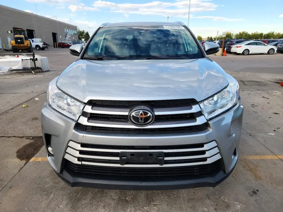 2019 TOYOTA HIGHLANDER XLE  