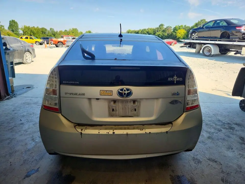 2010 TOYOTA PRIUS III  