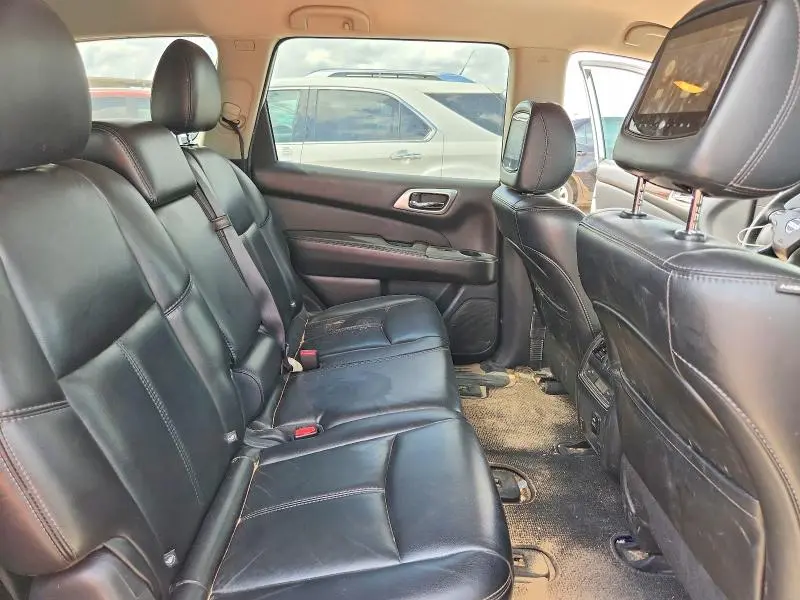2016 NISSAN PATHFINDER SL  