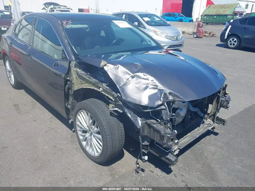 2019 TOYOTA CAMRY XLE V6