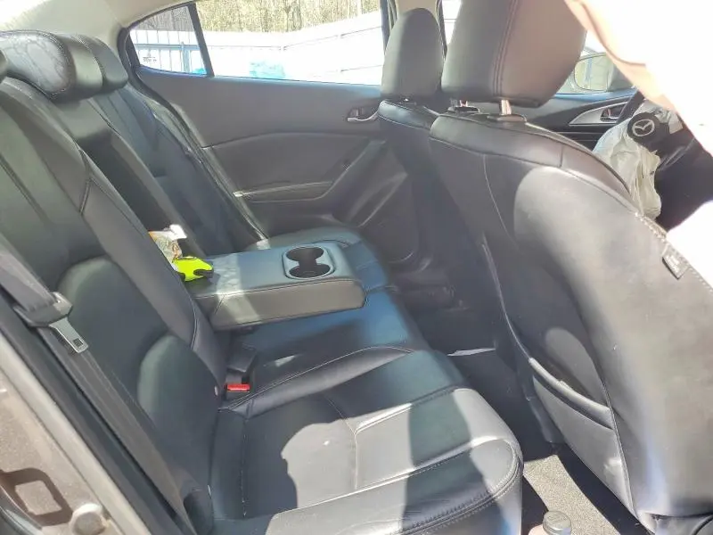 2018 MAZDA 3 TOURING  