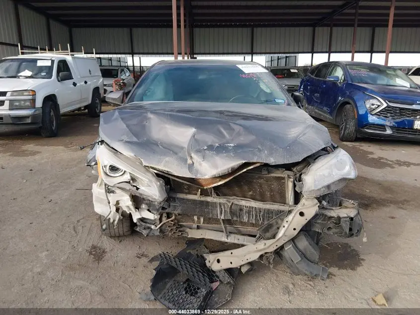 2016 TOYOTA CAMRY SE