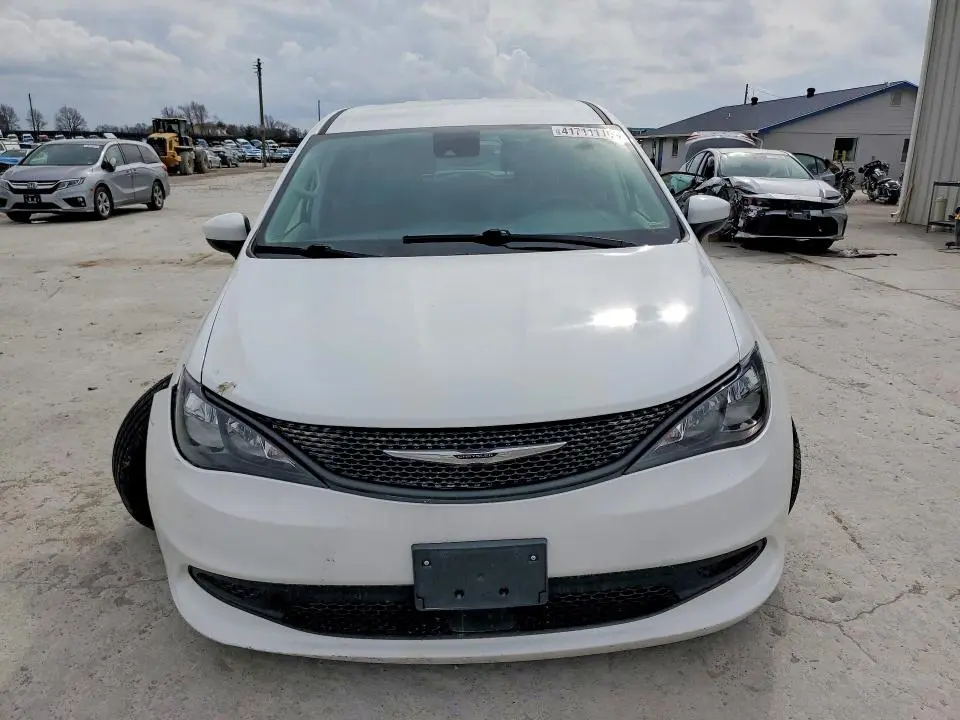 2023 CHRYSLER VOYAGER LX  