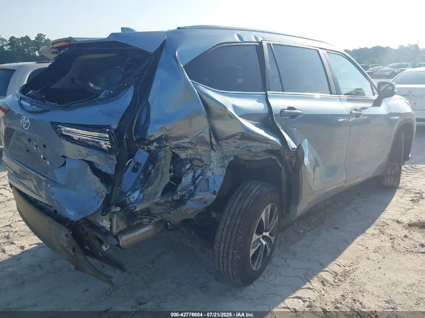 2024 TOYOTA HIGHLANDER XLE