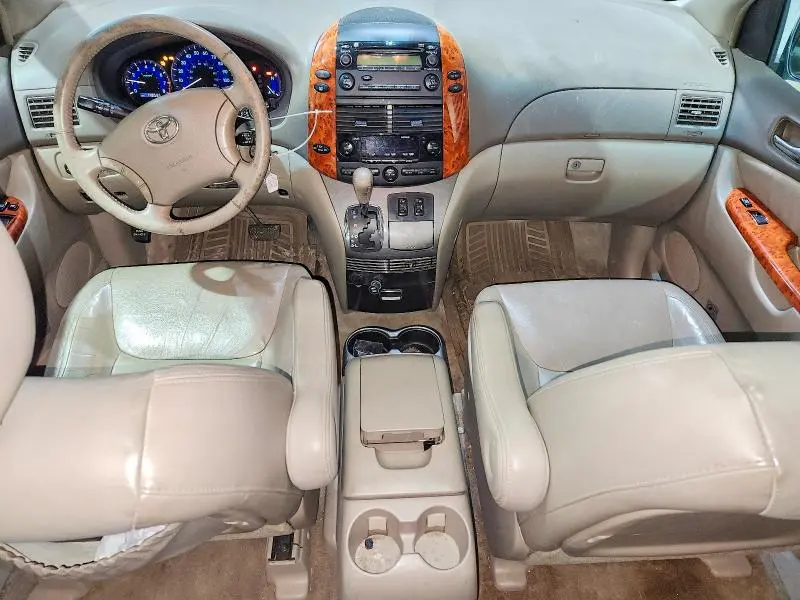 2010 TOYOTA SIENNA XLE  