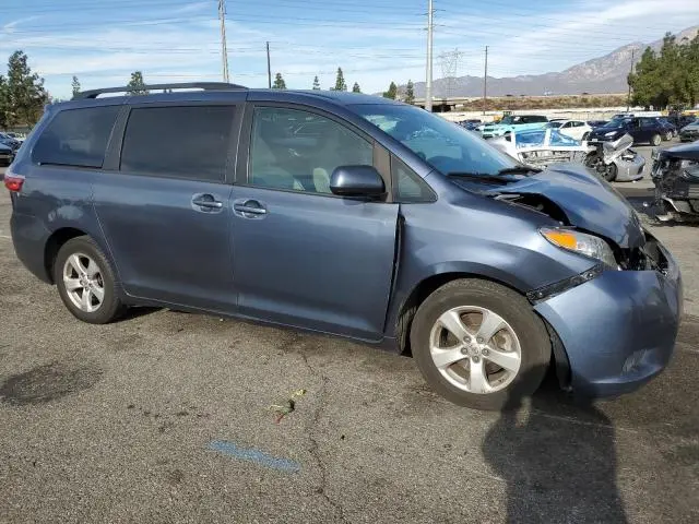 2017 TOYOTA SIENNA LE  