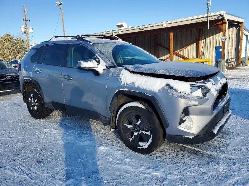 2021 TOYOTA RAV4 XLE  