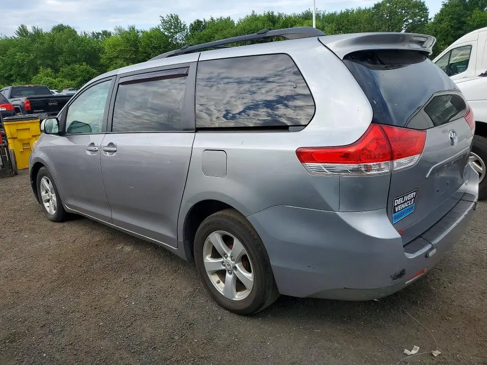 2013 TOYOTA SIENNA LE  