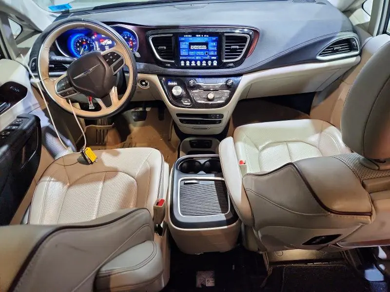 2017 CHRYSLER PACIFICA LIMITED  