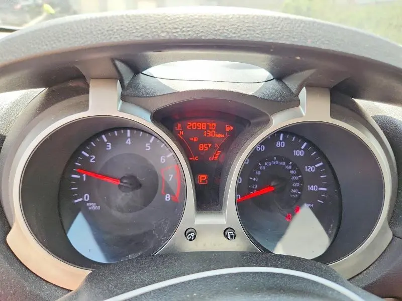 2015 NISSAN JUKE SV  