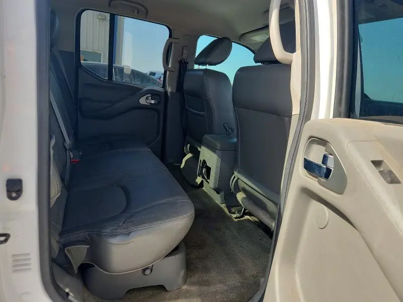2010 NISSAN FRONTIER SE V6  