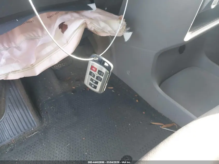 2015 TOYOTA SIENNA XLE 8 PASSENGER