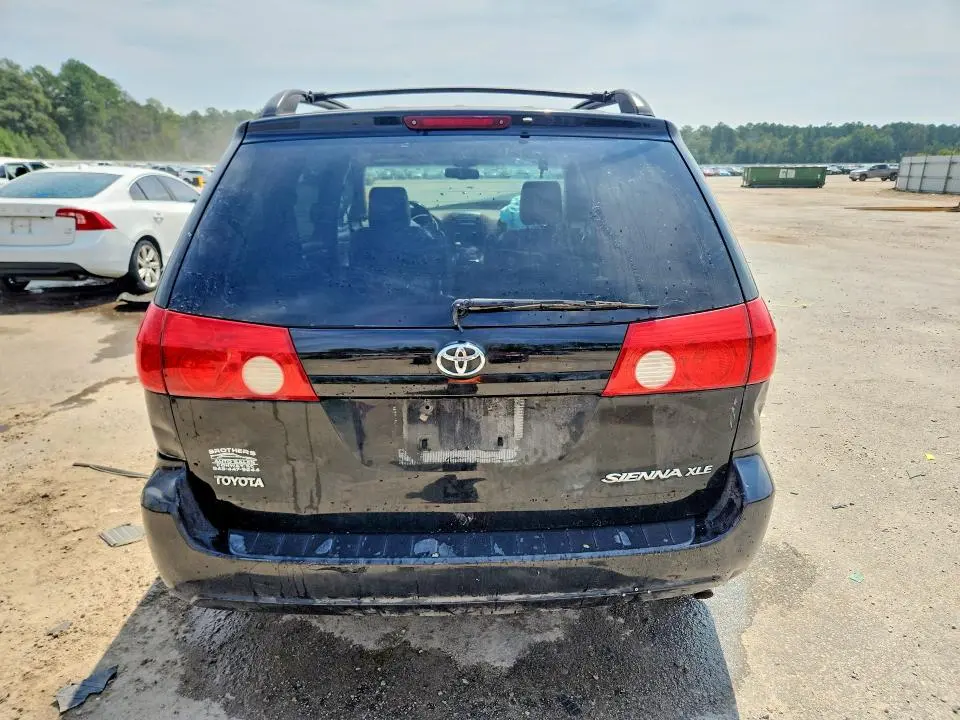 2010 TOYOTA SIENNA XLE  