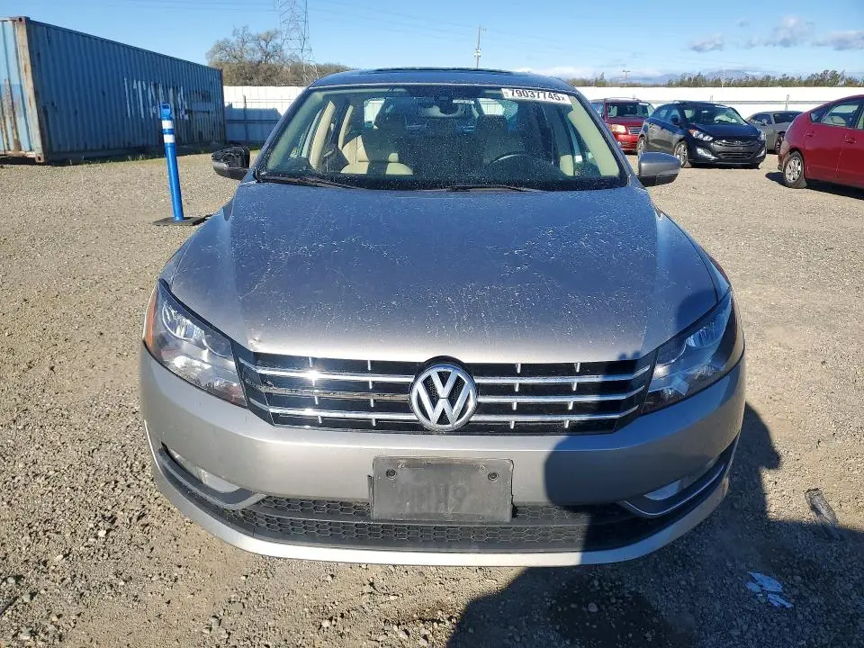 2013 VOLKSWAGEN PASSAT SEL  