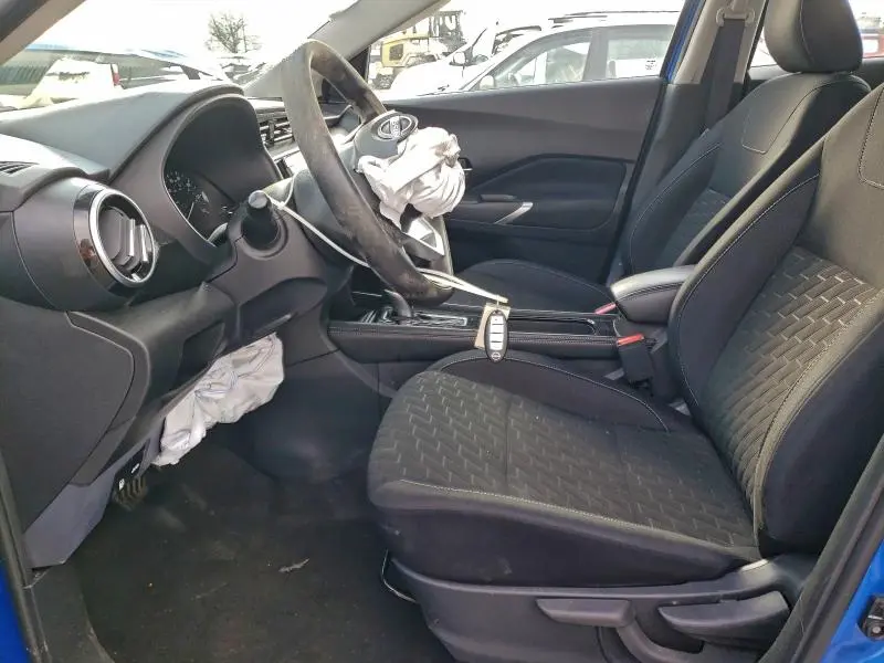 2022 NISSAN KICKS SV  