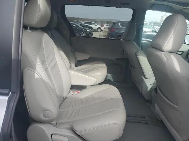2012 TOYOTA SIENNA XLE  
