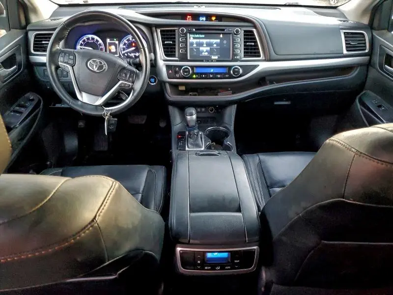 2018 TOYOTA HIGHLANDER SE  