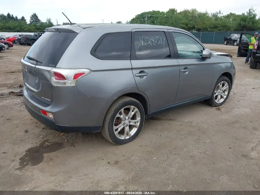2014 MITSUBISHI OUTLANDER SE