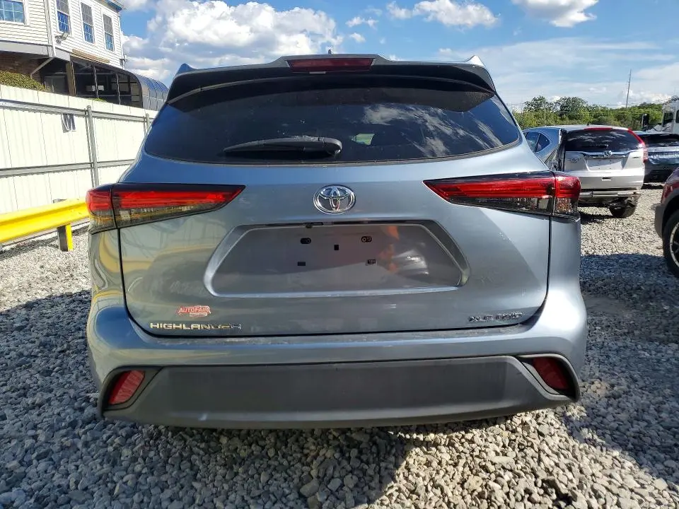 2021 TOYOTA HIGHLANDER XLE  