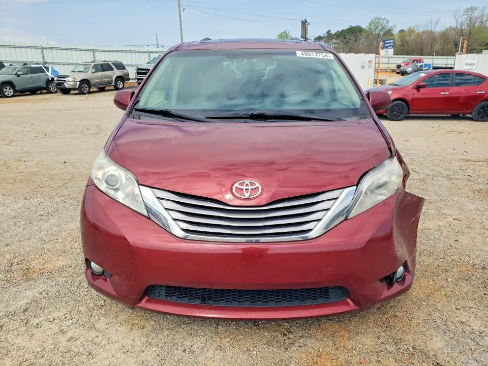 2016 TOYOTA SIENNA XLE 8-PASSENGER  