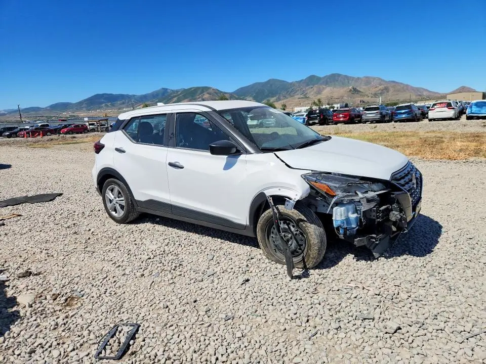 2024 NISSAN KICKS S  
