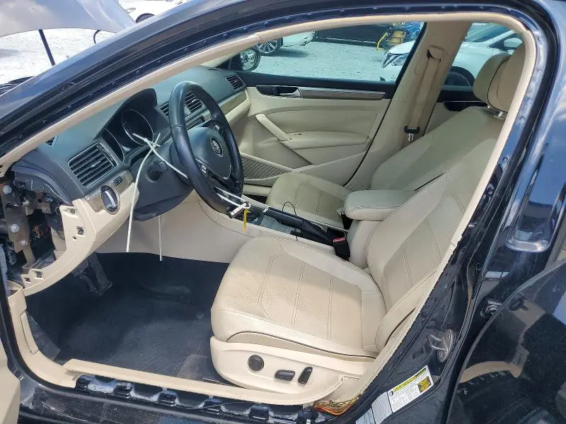 2016 VOLKSWAGEN PASSAT SE  