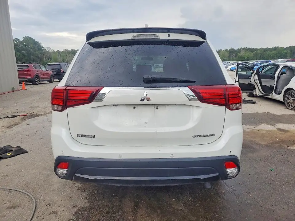 2018 MITSUBISHI OUTLANDER SE  