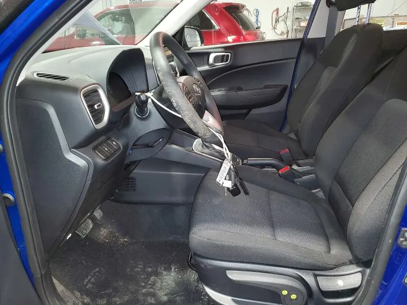 2025 HYUNDAI VENUE SE  