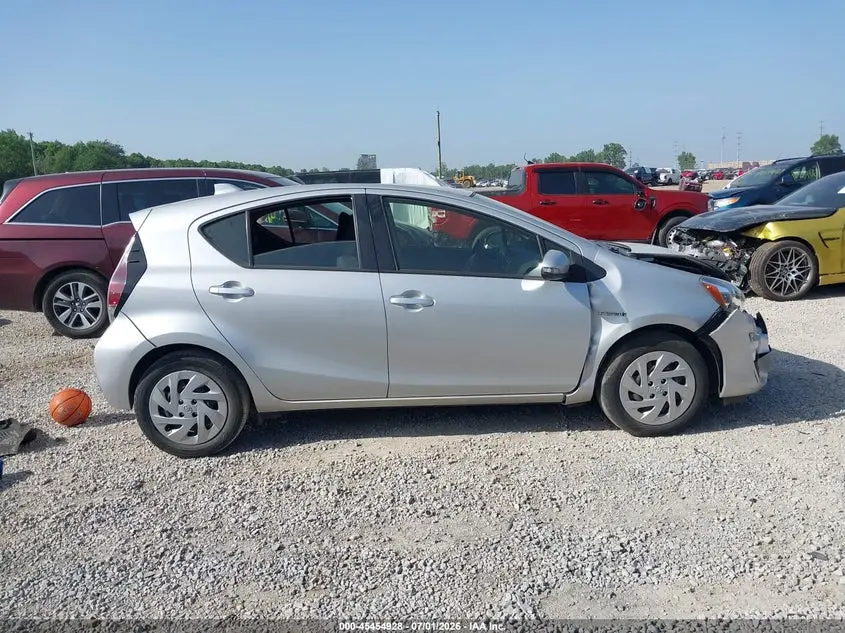 2016 TOYOTA PRIUS C TWO