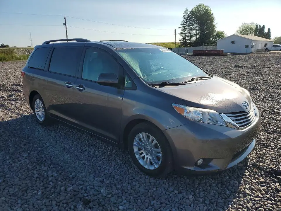 2015 TOYOTA SIENNA XLE 8-PASSENGER  
