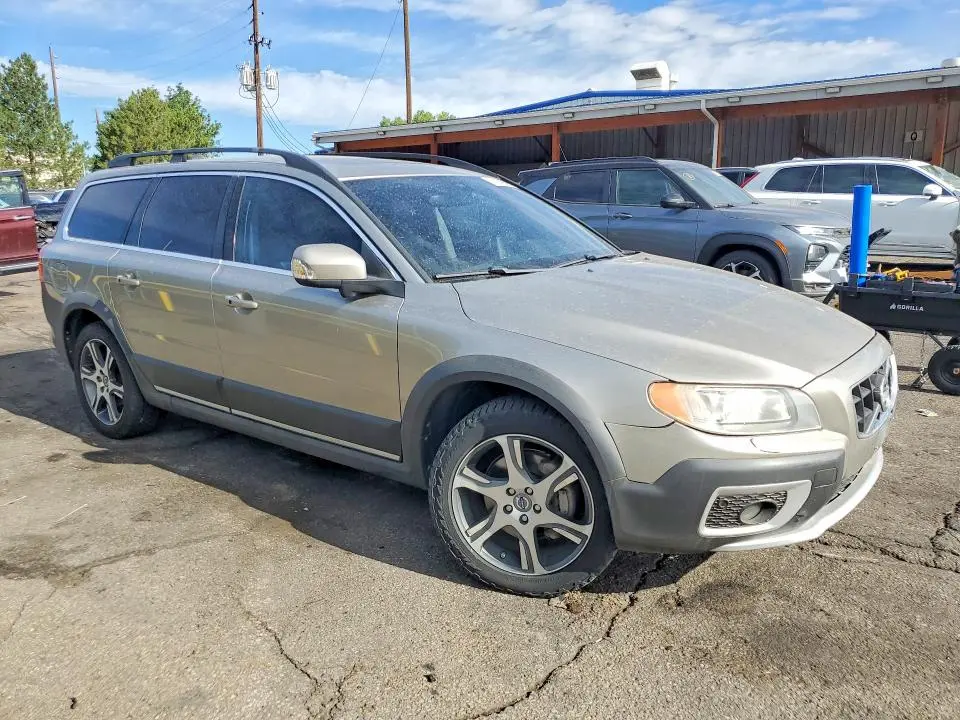 2011 VOLVO XC70 T6  