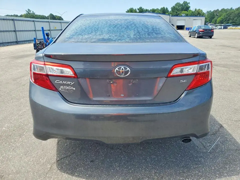 2014 TOYOTA CAMRY SE  