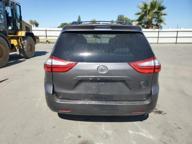 2017 TOYOTA SIENNA LE  