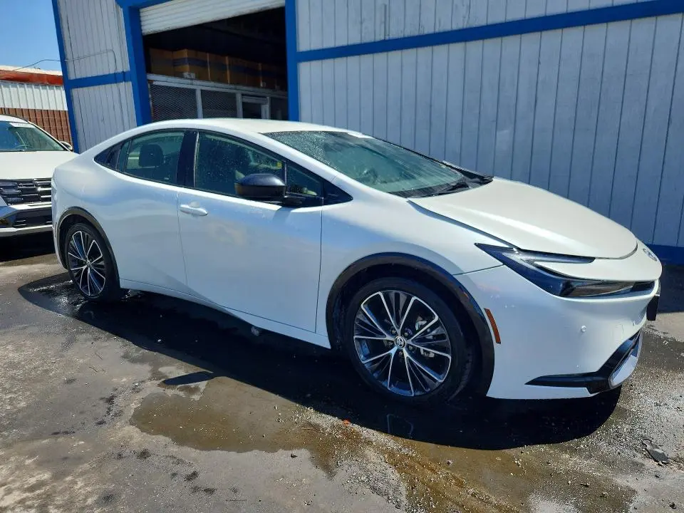 2025 TOYOTA PRIUS XLE  