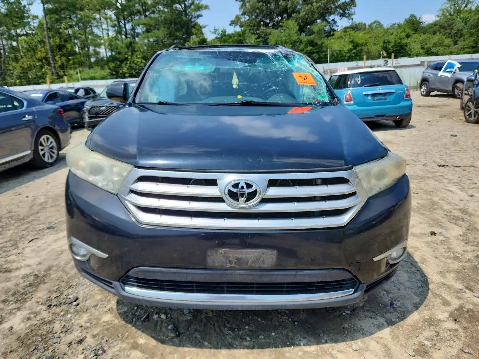 2012 TOYOTA HIGHLANDER SE  