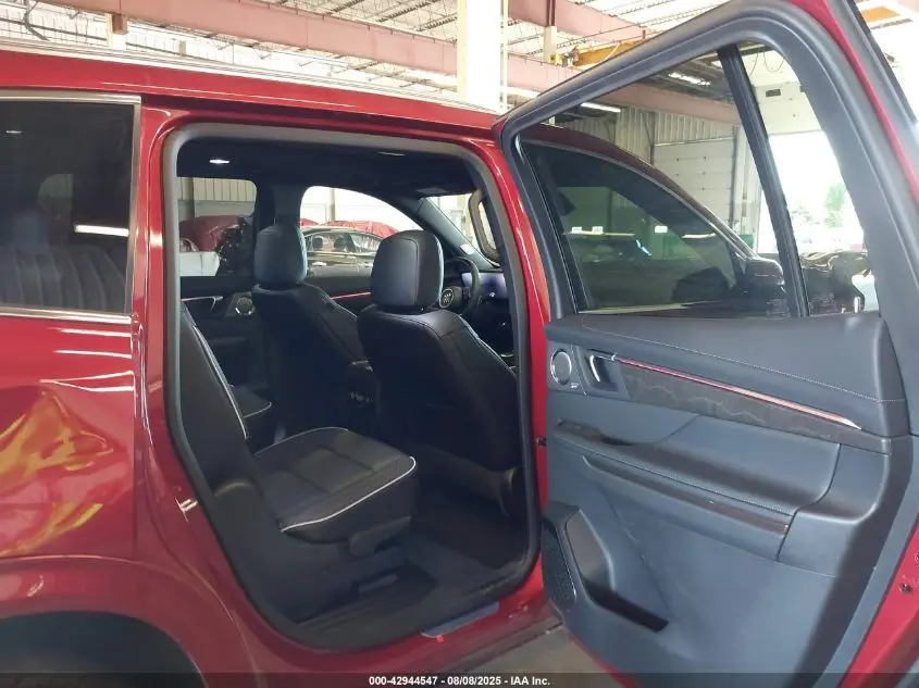 2025 BUICK ENCLAVE AVENIR FWD