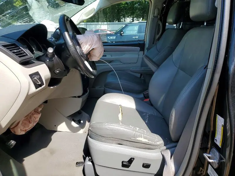 2011 VOLKSWAGEN ROUTAN SE  