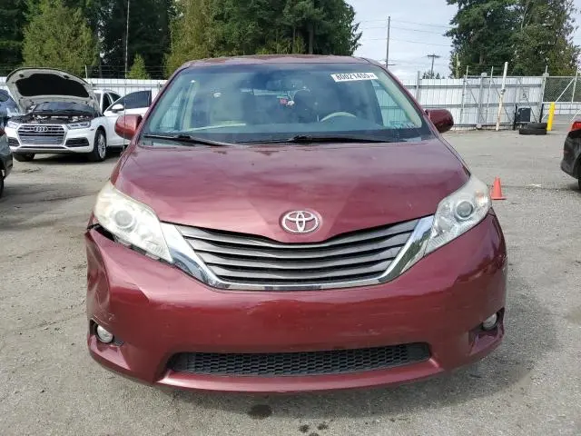 2014 TOYOTA SIENNA XLE  