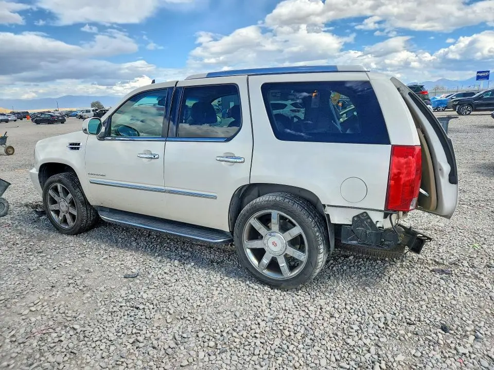 2011 CADILLAC ESCALADE LUXURY  