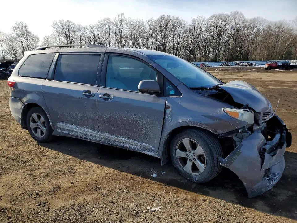 2015 TOYOTA SIENNA LE  