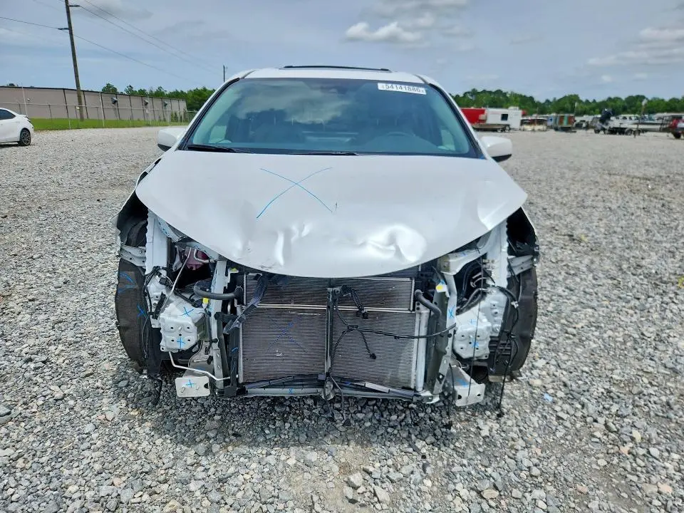 2025 TOYOTA SIENNA XLE 8-PASSENGER  