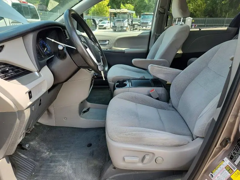 2020 TOYOTA SIENNA LE  
