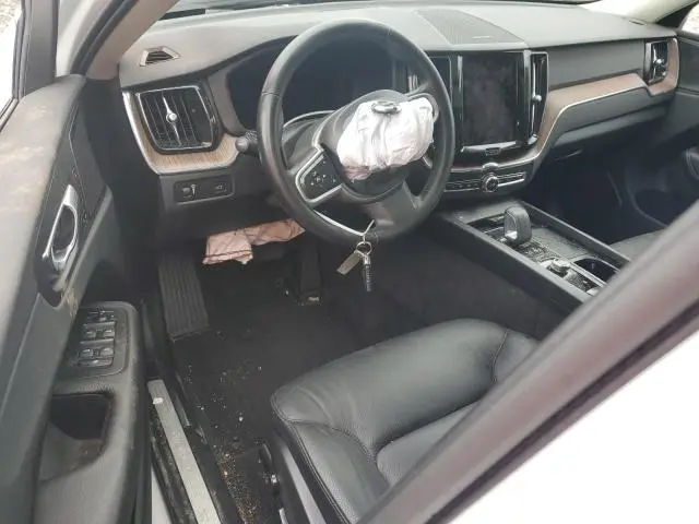 2022 VOLVO XC60 B5 MOMENTUM  