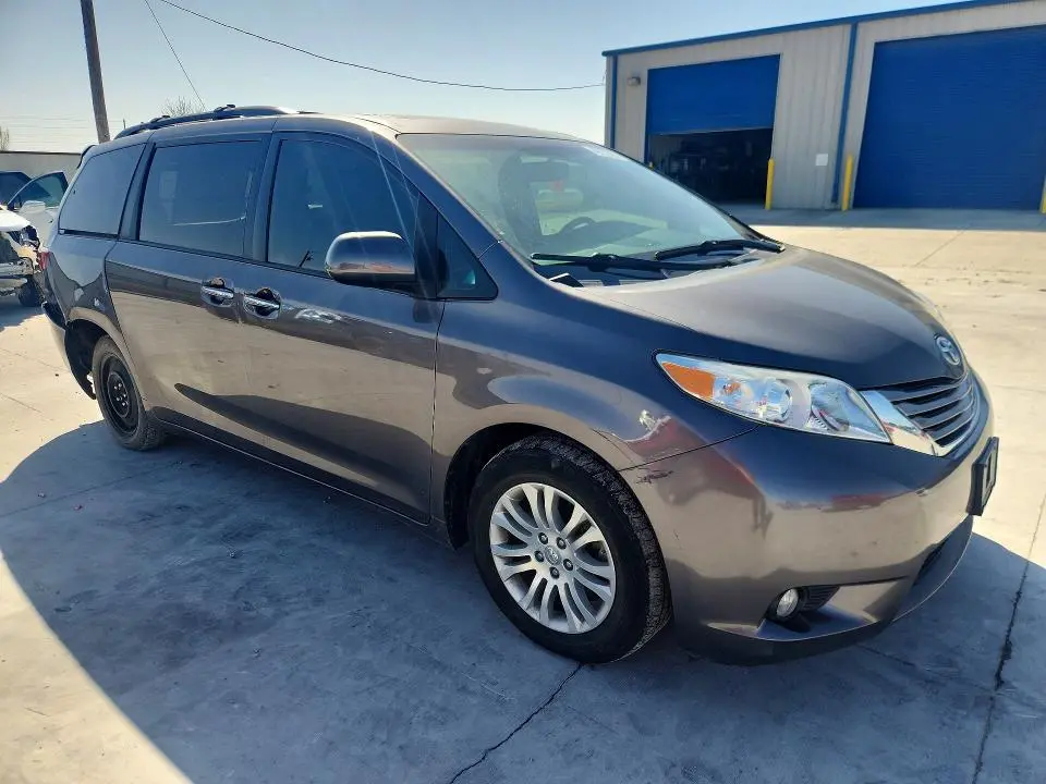 2017 TOYOTA SIENNA XLE 8-PASSENGER  